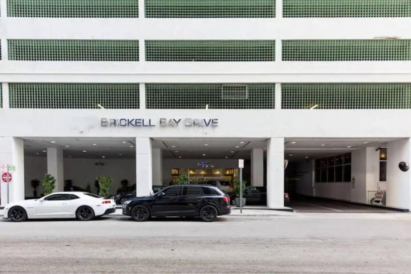 Chic And Pristine 1br With Pool, Gym And Wfh Hébergement de vacances