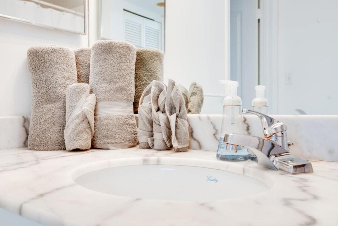 Hébergement de vacances Chic And Pristine 1br With Pool, Gym And Wfh *