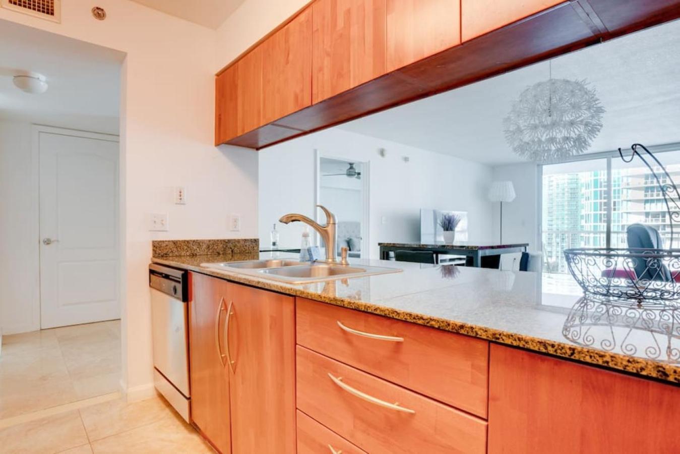 Chic And Pristine 1br With Pool, Gym And Wfh Miami