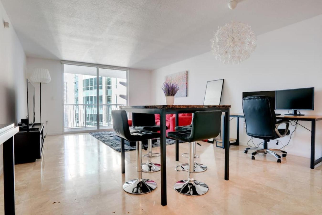 Chic And Pristine 1br With Pool, Gym And Wfh Hébergement de vacances